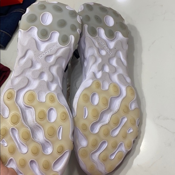 Gently used without a box Nike shoes - Picture 3 of 3